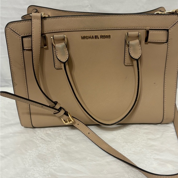 Michael Kors Handbags - Michael Kors Dillon Saffiano leather satchel in a tan or blush pink color
